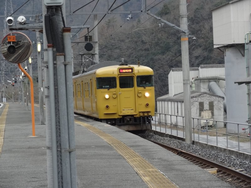 岡山方面に向かう電車がやってきました