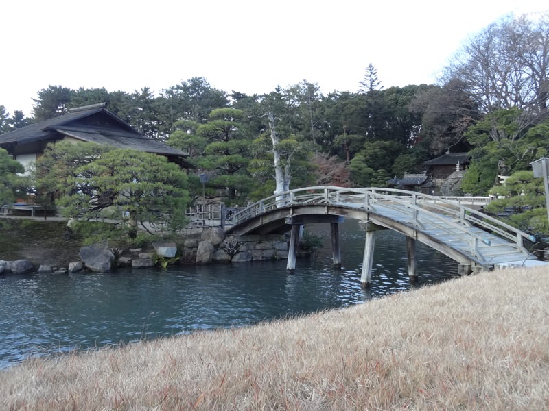 後楽園の橋と池