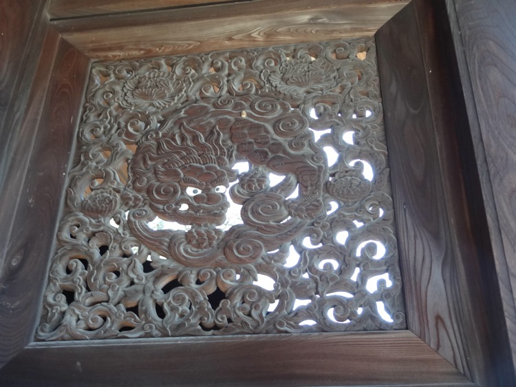 福善寺の扉の模様