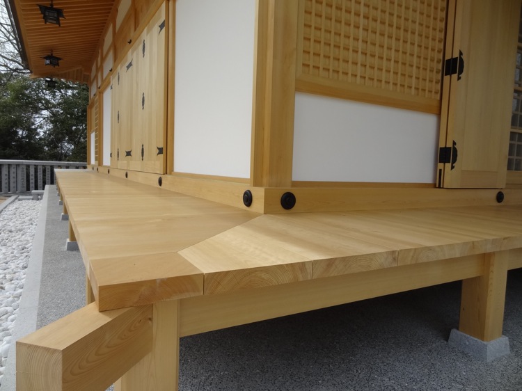 阿智神社の新しいお堂の木材