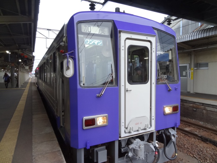 亀山駅にいた 加茂ゆきの電車
