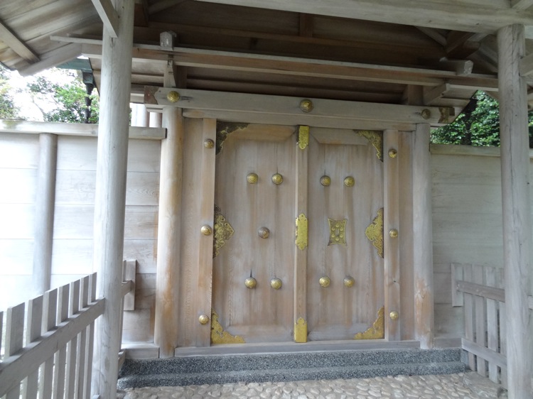 八王子社の美しい扉