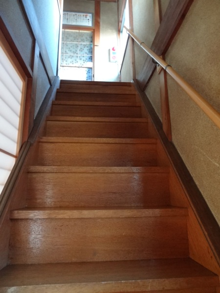 ほどほど 2階へ向かう階段