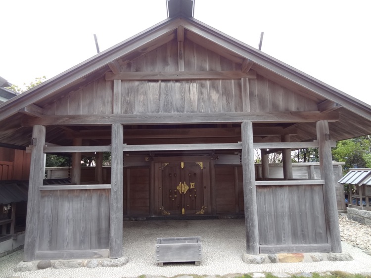 立派な神明神社の本殿