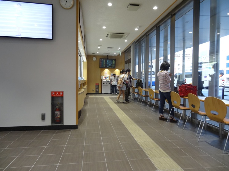 高松の高速バス待合室