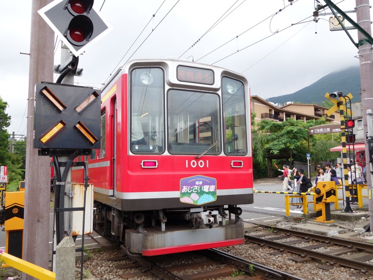 強羅駅近くで見た箱根登山鉄道