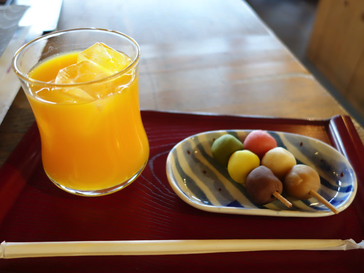 松山城 お茶屋 オレンジジュースと坊っちゃん団子