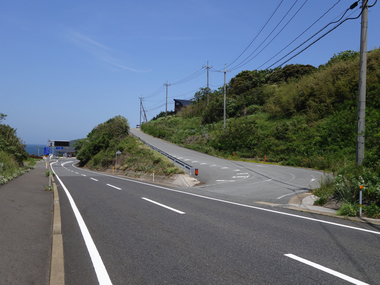 角島大橋への道