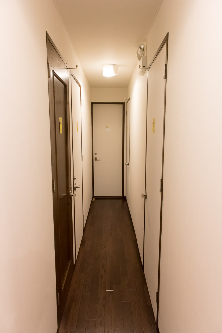函館ゲストハウスAppleの2階廊下