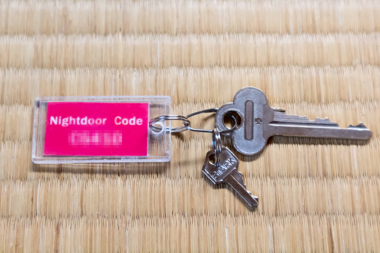 カオサン札幌の部屋の鍵とドアロックコード