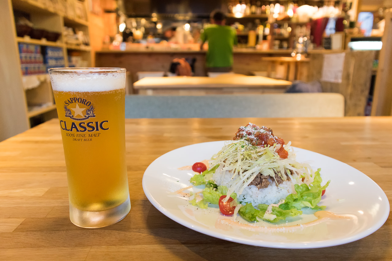 The Stay Sapporoレストランのタコライスとビール
