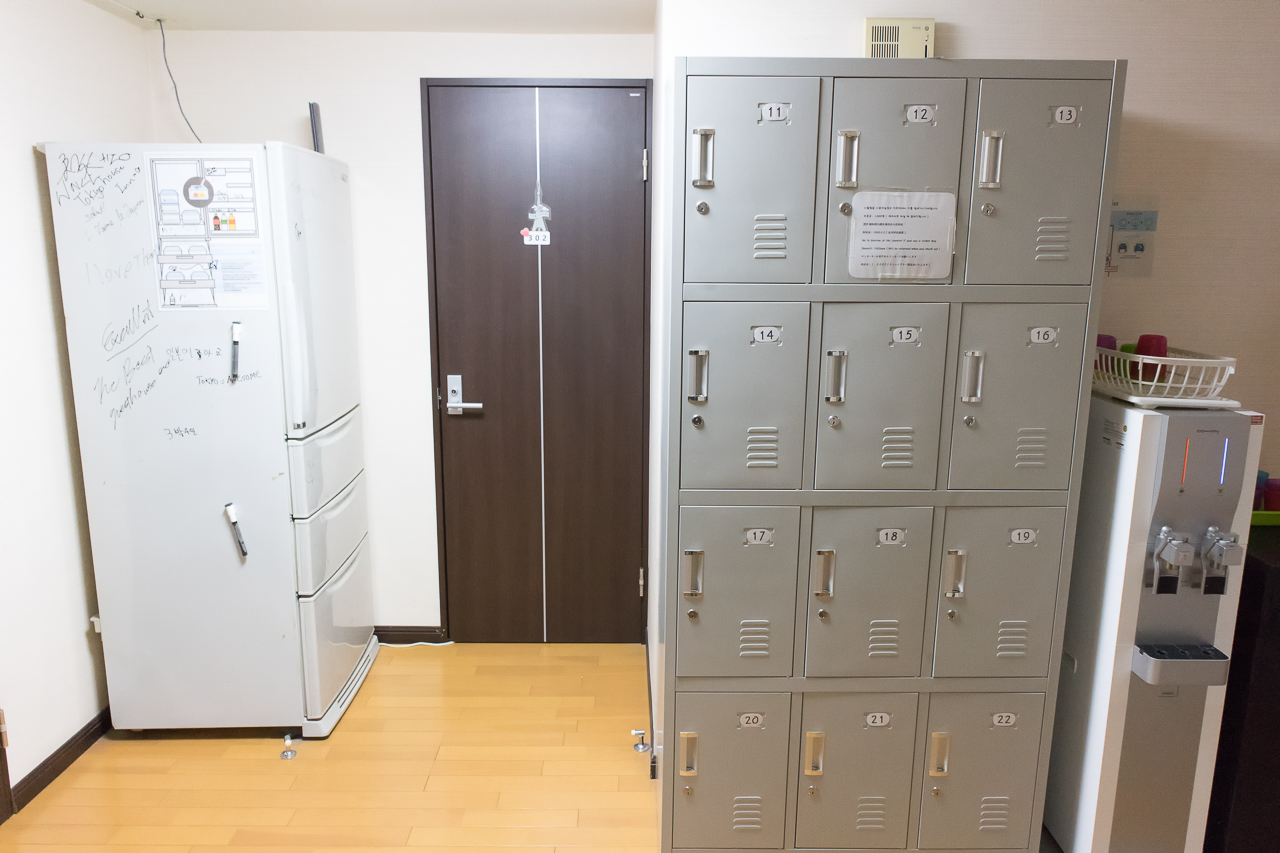 Tokyo-House-Inn・共有冷蔵庫とロッカー