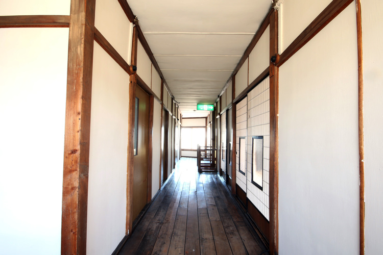 釧路ゲストハウスコケコッコーの廊下