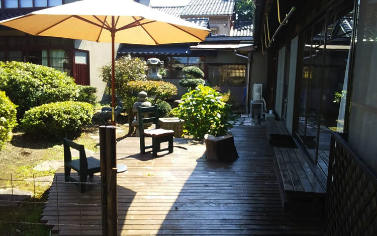 富山ゲストハウス京町の宿の庭