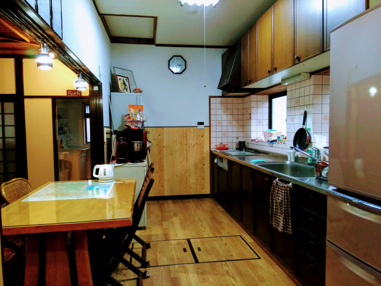 富山ゲストハウス京町のキッチン