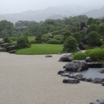島根県安来市にある足立美術館の庭園は大雨でも美しさが際立つ