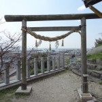 土御前(つちごまえ)神社は豊浜の町並みと海の眺めが最高にいい場所