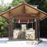 直島家プロジェクト「護王(ごおう)神社」のガラスの階段が気になる
