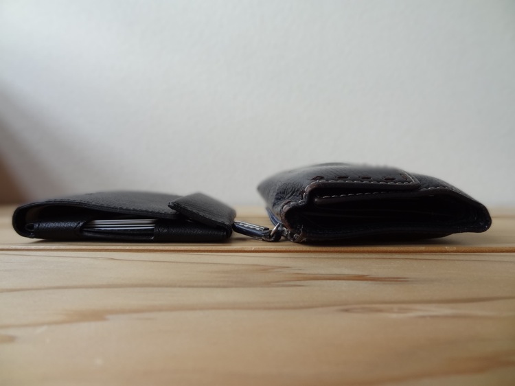 abrAsus薄い財布 今まで使ってた財布と厚みを比較