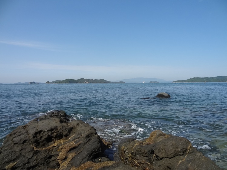 長崎の鼻から男木島と女木島が見える