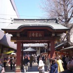 巣鴨のとげぬき地蔵尊と呼ばれている「高岩寺」は商店街の中にある神聖な場所