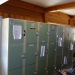 白川郷の観光案内所にコインロッカーがあるので重い荷物を持っているなら使おう！