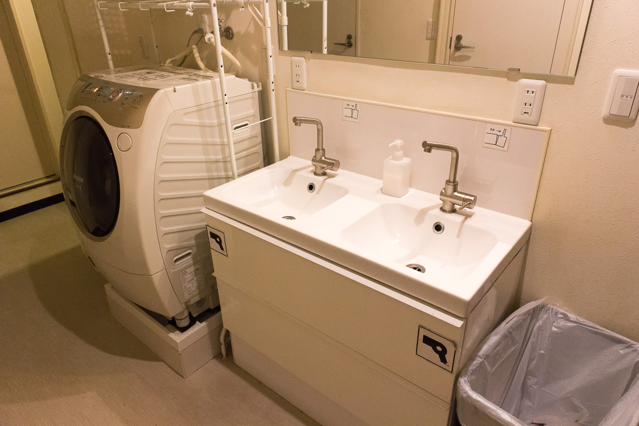 JAM ホステル 京都祇園・洗面台と洗濯機